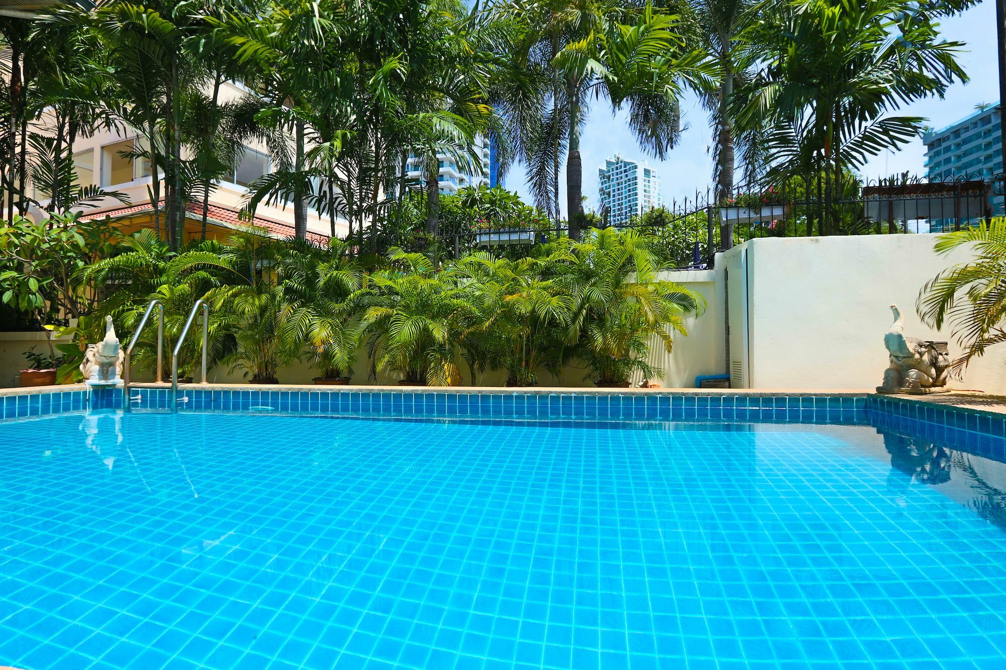 Ashford Villas Cosy Beach Pattaya Extérieur photo